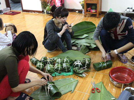 Thiếu gia đất mỏ gói giò tặng bệnh nhân nghèo