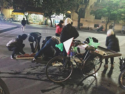 Bức ảnh 'không hôi của' ở Hà Nội xúc động dân mạng