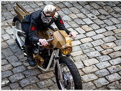 Ngắm motor độ độc đáo Saint Tesla Triumph Tiger