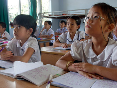 Vừa dạy thí điểm vừa tìm giáo viên