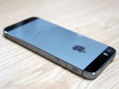 Ồ ạt bán iPhone cũ để lên đời 5S