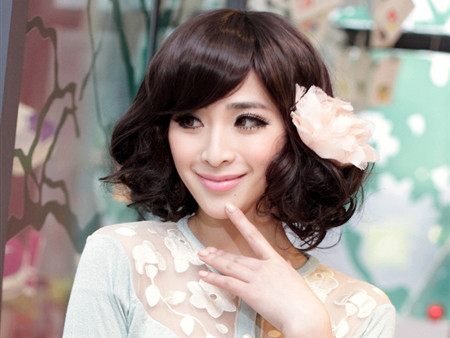 Biến hóa tóc chấm vai cá tính