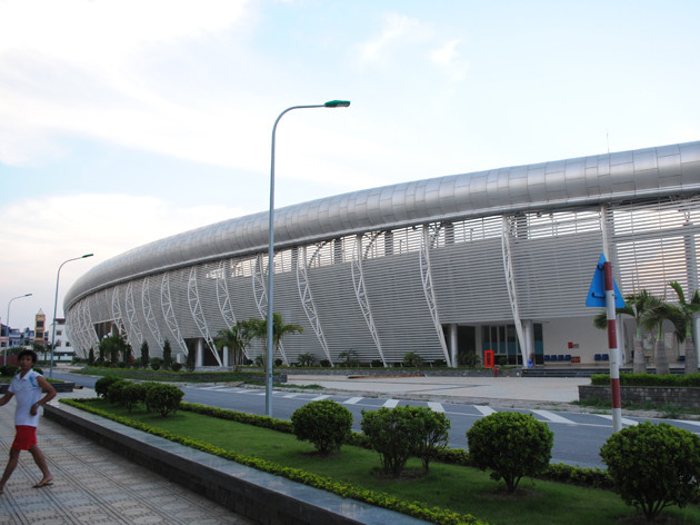 Xây SVĐ 200 tỷ để dân đá bóng, sở ngành giao lưu?