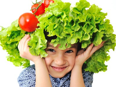 Làm sao để bé 'nghiền' ăn rau quả?