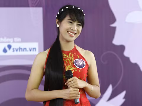 Khi nữ sinh cảnh sát làm hướng dẫn viên