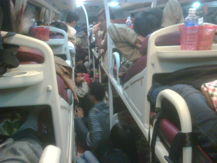 Lại phát hiện xe “nhồi” hơn 30 hành khách