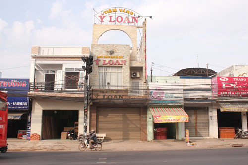 Tiệm vàng vỡ nợ hơn 200 tỉ đồng, dân khốn đốn