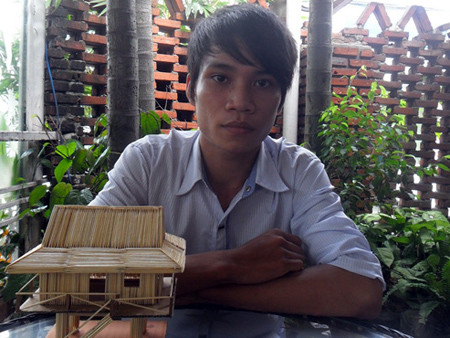 Chàng sinh viên nghèo và khát vọng từ những que tăm