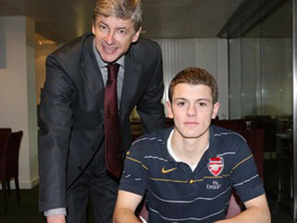 Wenger nói 'chuyện người lớn' với Wilshere