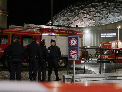 Cảnh sát Pháp tại hiện trường vụ nổ