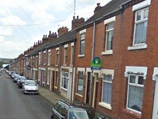 Một số tòa nhà ở thành phố Stoke, thuộc Staffordshire được bán với giá 1.5 USD