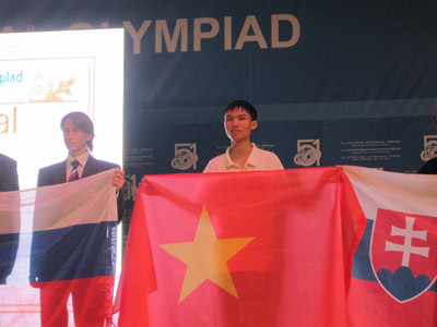 Nguyễn Ngọc Trung vinh danh tại Lễ nhận HCV IMO 2010