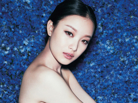 Người đẹp Hoa ngữ tràn ngập trong sắc hoa