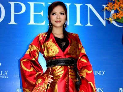 Lý Nhã Kỳ: Váy hai tỷ hợp với bà chủ hiệu kim cương