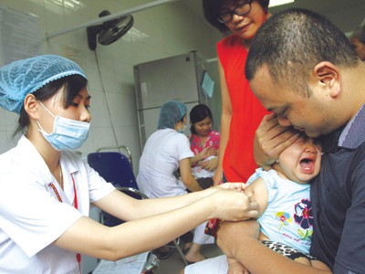 Hốt bạc từ vắc-xin dịch vụ