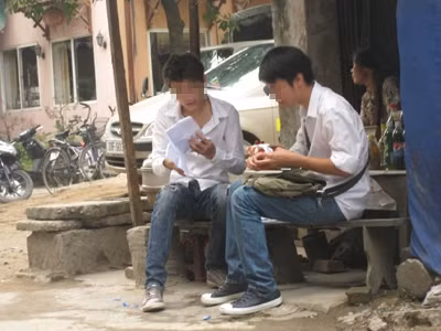 Nhiều thí sinh 'thủ' phao trước giờ thi môn Văn