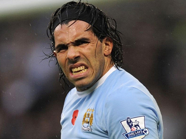 Carlos Tevez đang cần được giải cứu khỏi Manchester City. Ảnh: Getty Images
