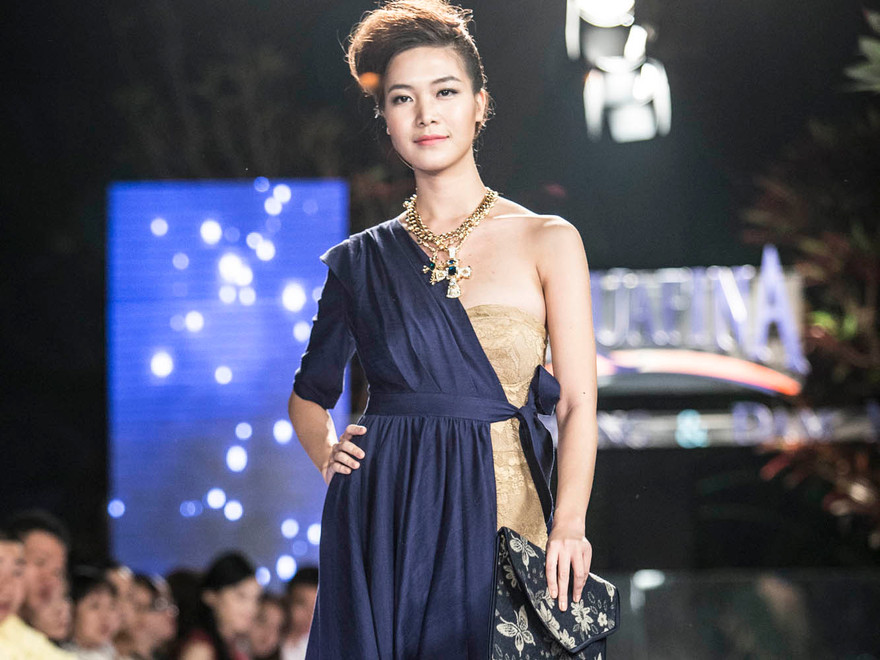 Hoa hậu Thùy Dung gợi cảm 'tái xuất' sàn catwalk