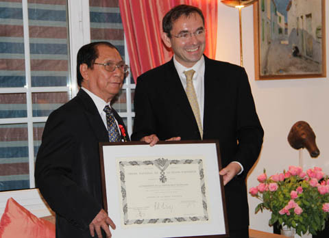 Pháp trao Bắc đẩu Bội tinh cho ông Trịnh Ngọc Thái