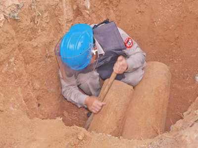 Hủy 2 quả bom nằm giữa khu dân cư