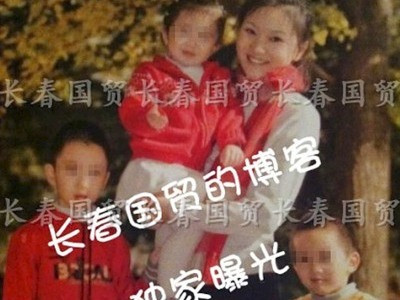 Lộ ảnh gia đình đạo diễn Trương Nghệ Mưu