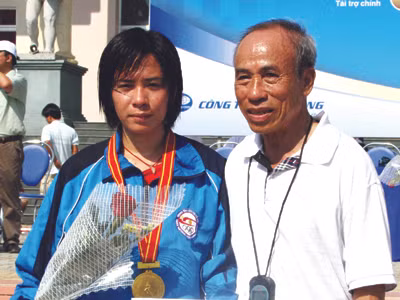 Bùi Lương 73 tuổi vẫn đang gân