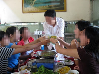 Tửu lượng cũng là 'tiêu chuẩn' thăng chức?