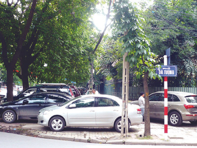 Mạnh tay truy thu thuế bãi xe vi phạm