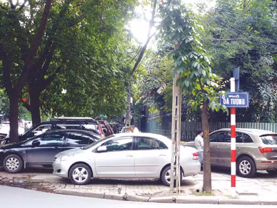 Mạnh tay truy thu thuế bãi xe vi phạm
