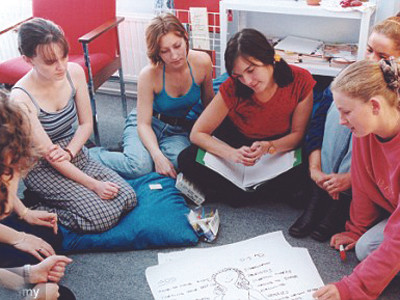 Nữ sinh được dạy về tình dục đồng thuận có thể vững vàng hơn trong cuộc sống sau này. Ảnh: Alamy