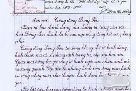 Phát sốt với cậu bé viết chữ đẹp như đánh máy