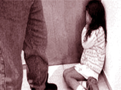 Cha dượng bị tố hiếp con riêng của vợ