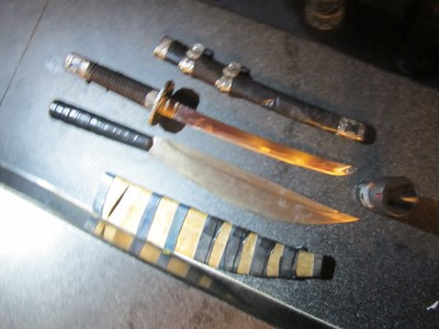 Hung khí Huy mang theo để trả thù