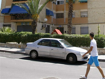 Nghi án mẹ ném con vào cống nước thải