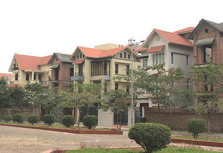 Thu phí biệt thư bỏ hoang: Khó khả thi!