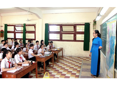 Luân chuyển giáo viên, “giãn” học sinh trái tuyến