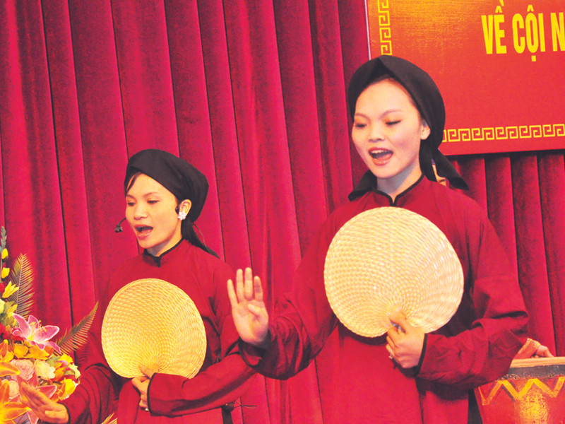 Biểu diễn một làn Xoan cổ