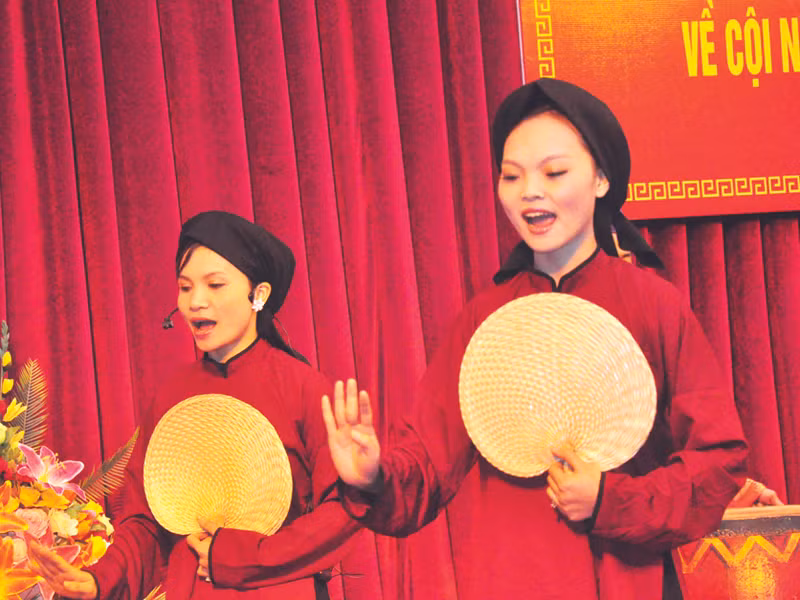 Biểu diễn một làn Xoan cổ