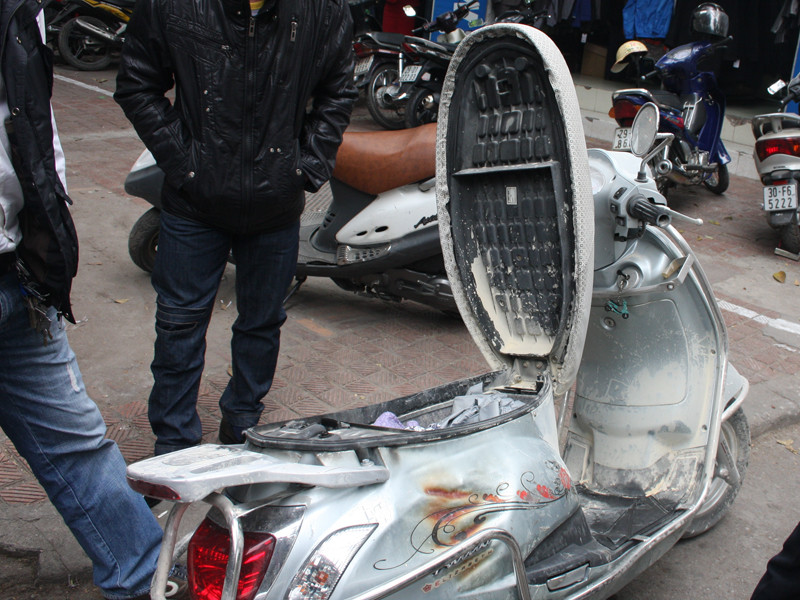 Xe máy tay ga lại 'bỗng dưng bốc cháy'