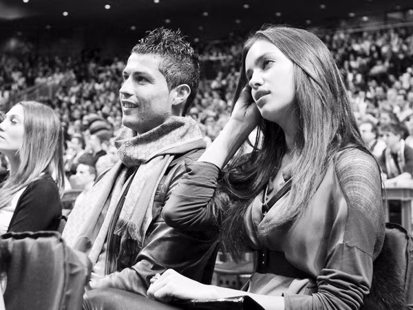 Ronaldo và cơn bão tình