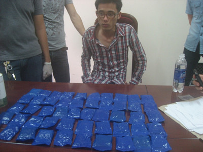 Bị ép vận chuyển ma túy để trừ nợ