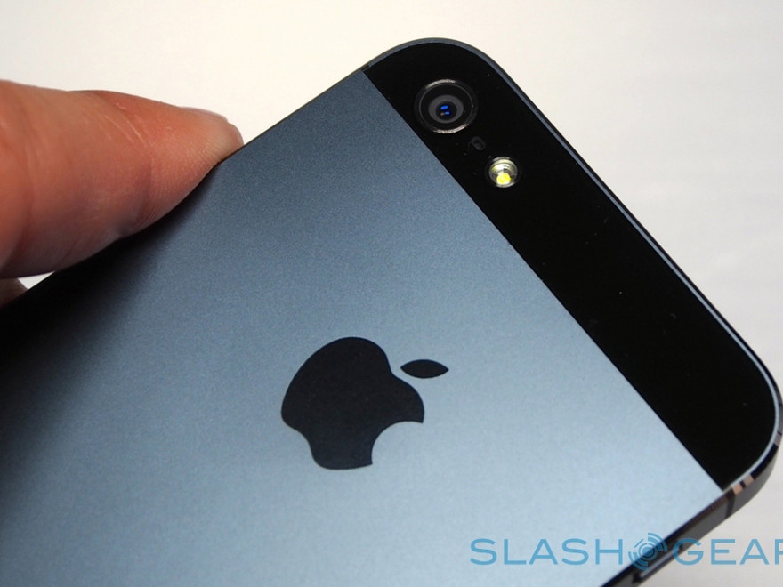 'Đập hộp' iPhone 5 đầu tiên