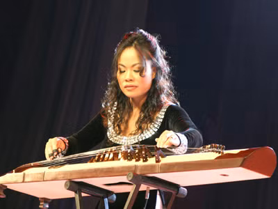 Tiết mục đàn tranh trong đêm diễn