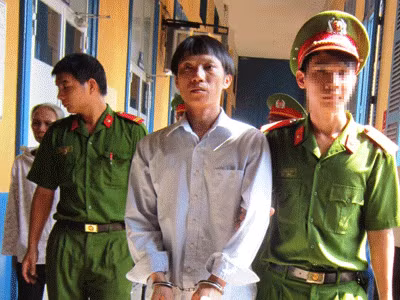 Nước mặt mẹ khi nghe con bị án chung thân