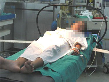 Sốc bé gái 13 tuổi có "cậu nhỏ"