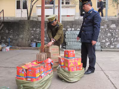 Nóng bỏng pháo lậu
