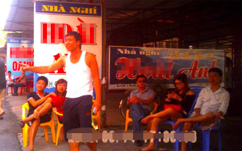 Phố 'đèn đỏ' ở Đồ Sơn vẫn nhộn nhịp