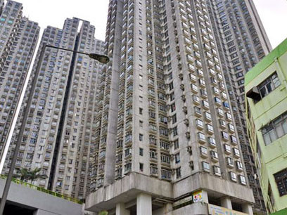 Nhảy lầu tự tử đè chết một bé gái đang qua đường