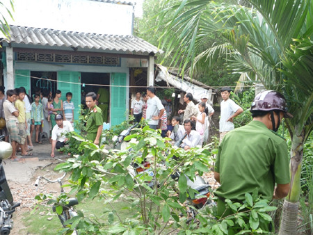 Mẹ trẻ ném con 11 ngày tuổi xuống kênh