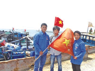 Ngư dân trẻ dũng cảm & lá cờ đi vào lịch sử